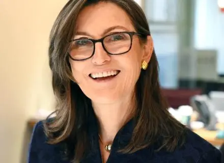 对话木头姐Cathie Wood:为什么比特币、以太坊、Solana是最终选择?