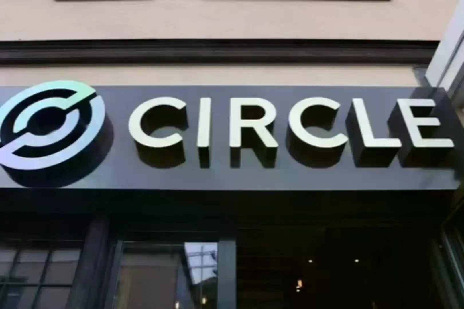 双重夹击:Circle的增长逻辑正被立法与对手同时「拆解」
